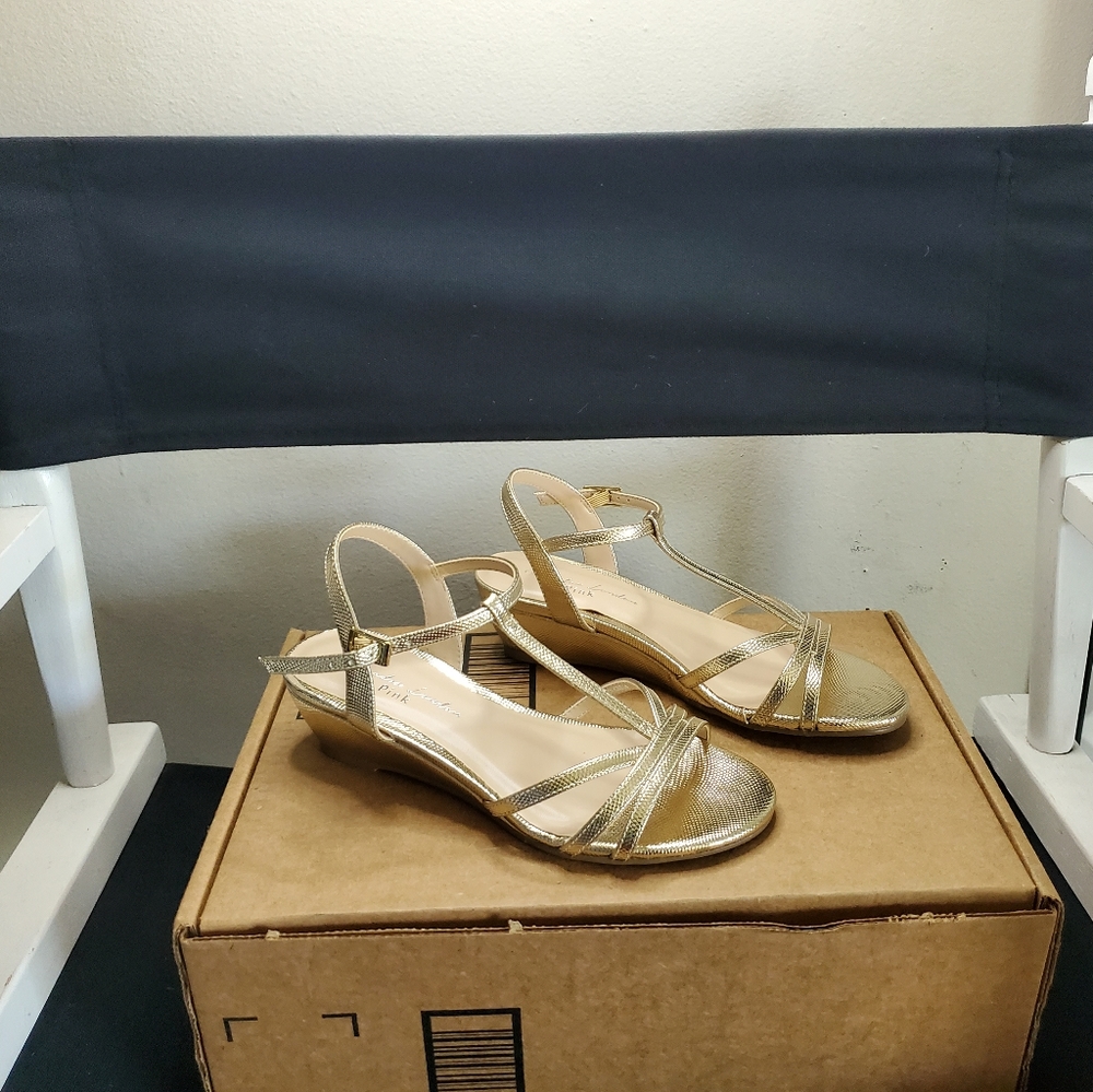 PARADOX LONDON Womens Tessa Wedge Sandal Size 5, Champagne